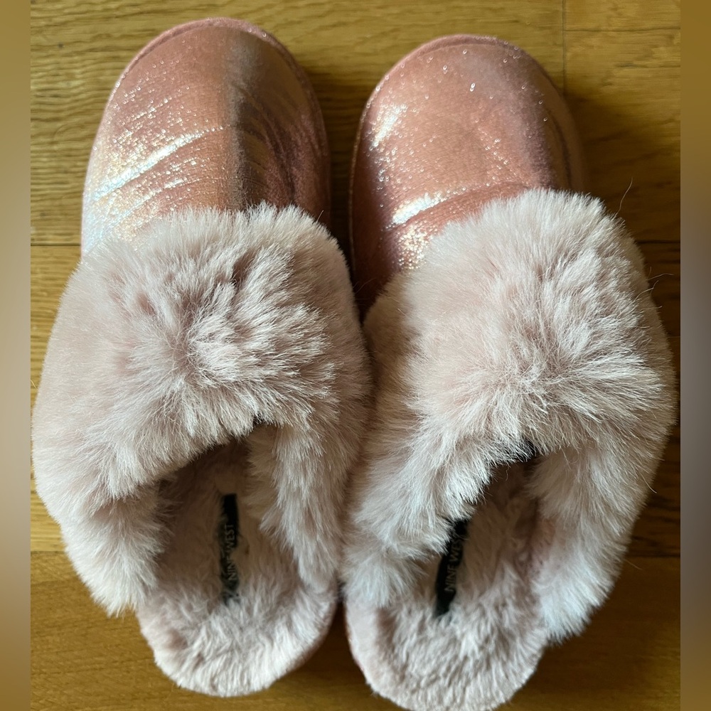 Nine West cozy pink slippers XL